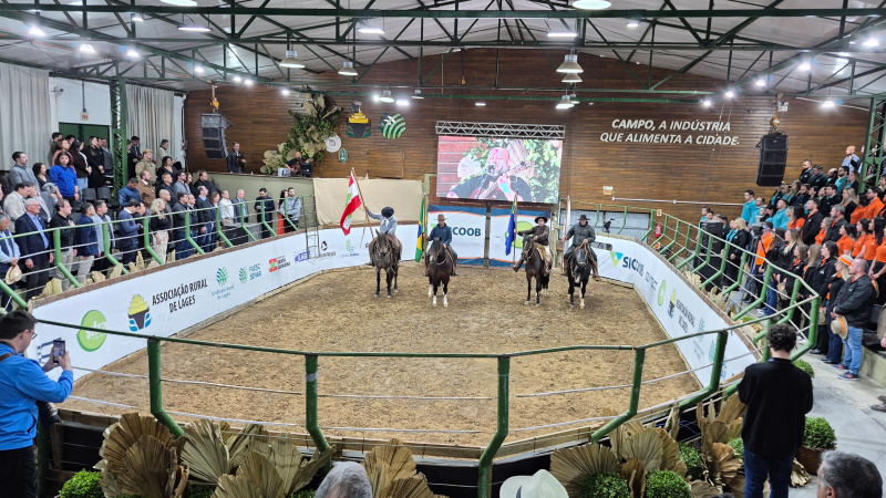 Abertura da Expolages é marcada pela emoção e valorização do Agro