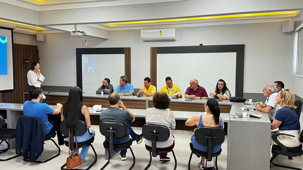 Secretária de Turismo apresenta ações para fortalecer o setor em encontro com o Núcleo de Comunicação da ACIL