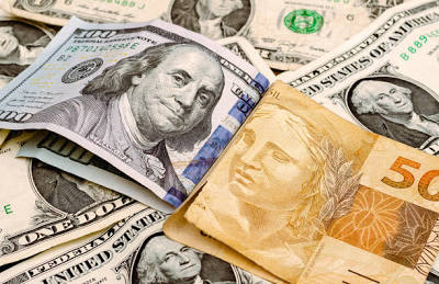 Dólar abaixo de R$ 5,00 : O que está acontecendo com a economia hoje?